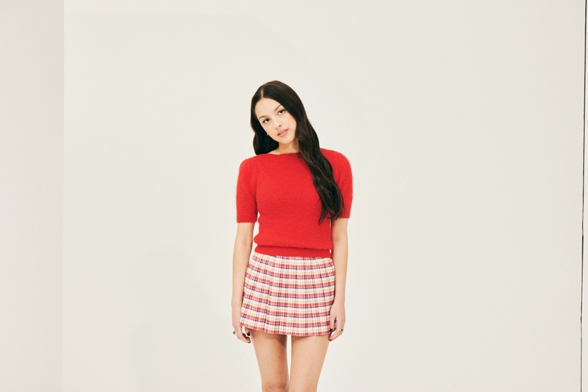 Olivia Rodrigo、2ndアルバムに5曲を追加収録したデラックス版